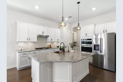 12788 Mercer Parkway, Farmers Branch, TX 75234 - Photo 11