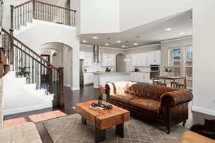 2608 Kuykendall Dr, Arlington, TX 76001 - Photo 3