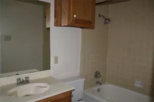 615 Renfro St, Burleson, TX 76028 - Photo 11