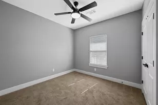 527 W Walker St, Denison, TX 75020 - Photo 9