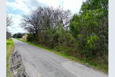 3922 Hedge Row Street, Granbury, TX 76048 - Photo 3