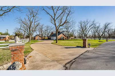 5615 Equestrian Court, Granbury, TX 76049 - Photo 3