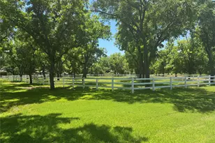 5615 Equestrian Ct, Granbury, TX 76049 - Photo 3