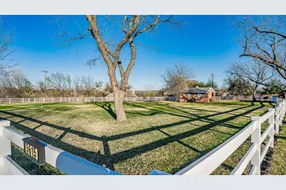 5615 Equestrian Court, Granbury, TX 76049 - Photo 37