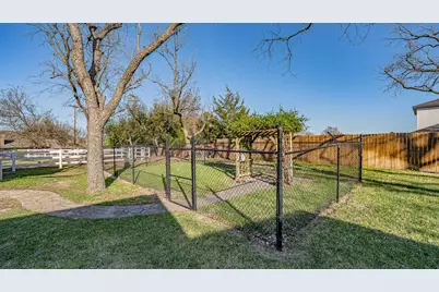 5615 Equestrian Court, Granbury, TX 76049 - Photo 9