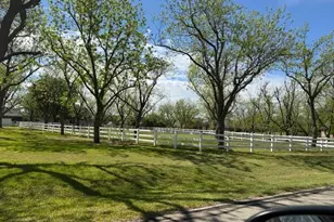 5615 Equestrian Ct, Granbury, TX 76049 - Photo 3