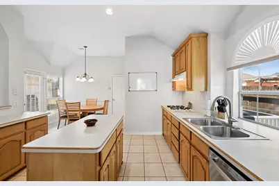 409 Kyle Lane, Lewisville, TX 75067 - Photo 11