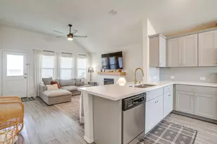 800 Amberwood Ct, Fort Worth, TX 76052 - Photo 13