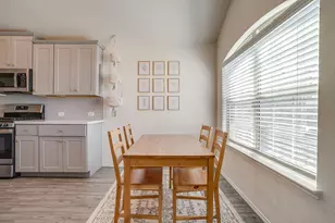 800 Amberwood Ct, Fort Worth, TX 76052 - Photo 5