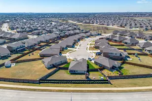 800 Amberwood Ct, Fort Worth, TX 76052 - Photo 39