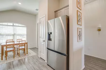 800 Amberwood Court, Fort Worth, TX 76052 - Photo 11