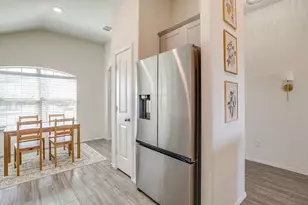 800 Amberwood Ct, Fort Worth, TX 76052 - Photo 11