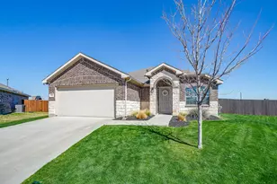 800 Amberwood Ct, Fort Worth, TX 76052 - Photo 3