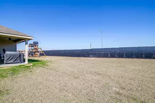 800 Amberwood Ct, Fort Worth, TX 76052 - Photo 35