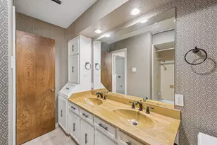 1324 Glenbrook Dr, Irving, TX 75061 - Photo 21