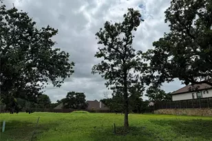 905 Crown Ct, Burleson, TX 76028 - Photo 3