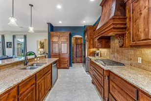 311 Paddle Boat Dr, Granbury, TX 76049 - Photo 11