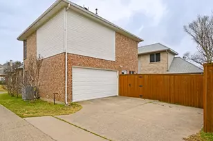 1352 Marken Ct, Carrollton, TX 75007 - Photo 23