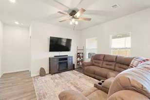 513 Jameson St, Springtown, TX 76082 - Photo 9