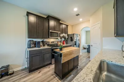 360 Ridgeland Oaks Drive, Fort Worth, TX 76120 - Photo 7