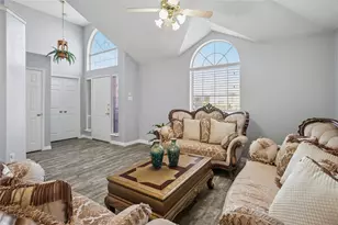 2725 Hidden Springs Dr, Mesquite, TX 75181 - Photo 3