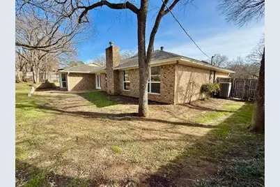 2805 Burlwood Drive, Dalworthington Gardens, TX 76016 - Photo 5