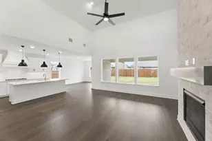 703 Iris Cir, Mansfield, TX 76063 - Photo 17