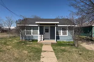 1403 SE Martin Luther King Jr St, Mineral Wells, TX 76067 - Photo 1