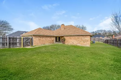 700 Robin Meadow Drive, DeSoto, TX 75115 - Photo 15