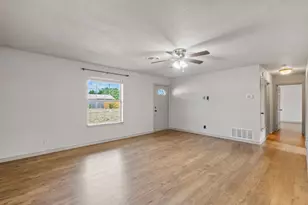 1004 N Cates St, Decatur, TX 76234 - Photo 9