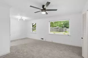 910 Worcester Ln, Garland, TX 75040 - Photo 3