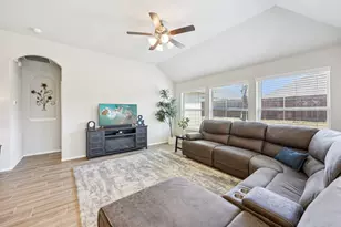 212 Magnolia Dr, Azle, TX 76020 - Photo 5