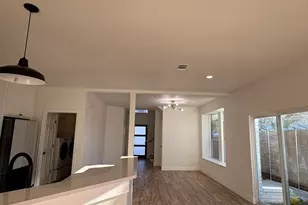 2801 Country Villa Cir, Carrollton, TX 75006 - Photo 9