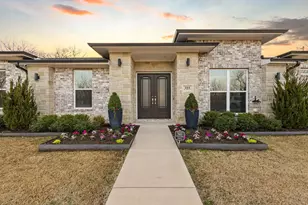 104 N 4th St, Trenton, TX 75490 - Photo 1