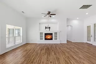 8925 Crestview Dr, Denton, TX 76207 - Photo 7