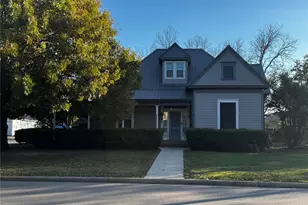 818 E Elm St, Hillsboro, TX 76645 - Photo 3