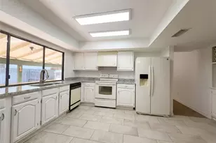 2623 Crestmoor Ct, Arlington, TX 76016 - Photo 5