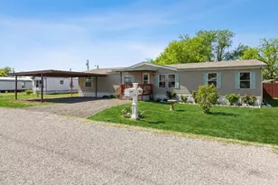 900 Flamingo Rd, Granbury, TX 76049 - Photo 1