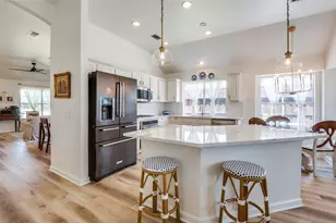 208 Touchdown Dr, Irving, TX 75063 - Photo 13