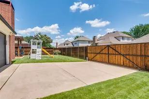 208 Touchdown Dr, Irving, TX 75063 - Photo 25