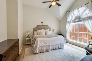 208 Touchdown Dr, Irving, TX 75063 - Photo 15