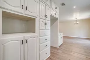 309 Sundown Ct, Burleson, TX 76028 - Photo 11