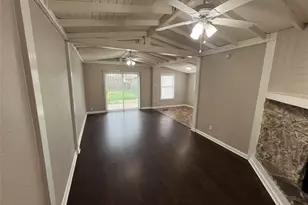 2442 SE 14th St, Grand Prairie, TX 75051 - Photo 3