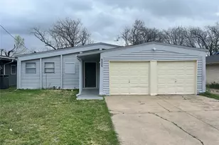 2442 SE 14th St, Grand Prairie, TX 75051 - Photo 1