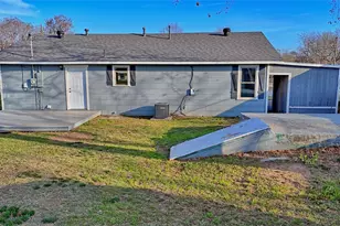 900 N Lamb St, Bowie, TX 76230 - Photo 19