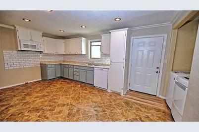 900 N Lamb Street, Bowie, TX 76230 - Photo 9