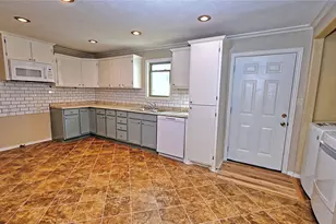 900 N Lamb St, Bowie, TX 76230 - Photo 9