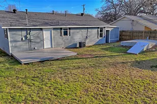 900 N Lamb St, Bowie, TX 76230 - Photo 23