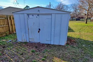 900 N Lamb St, Bowie, TX 76230 - Photo 25