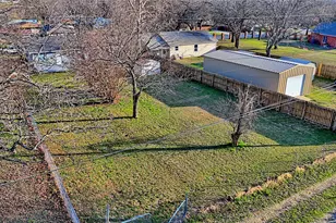 900 N Lamb St, Bowie, TX 76230 - Photo 31